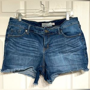 Torrid Sz 14 Frayed Hem Jean Shorts